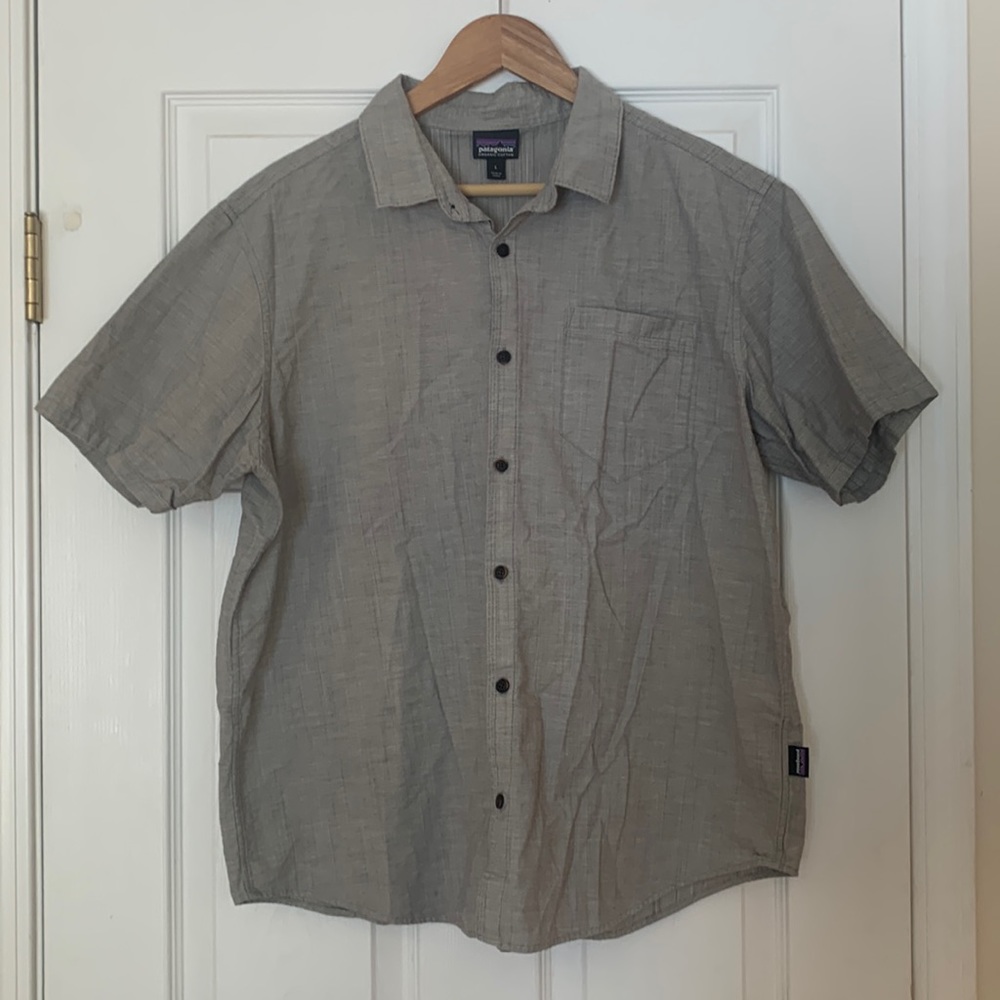Mens L Pantagonia organic cotton short sleeved button down shirt
